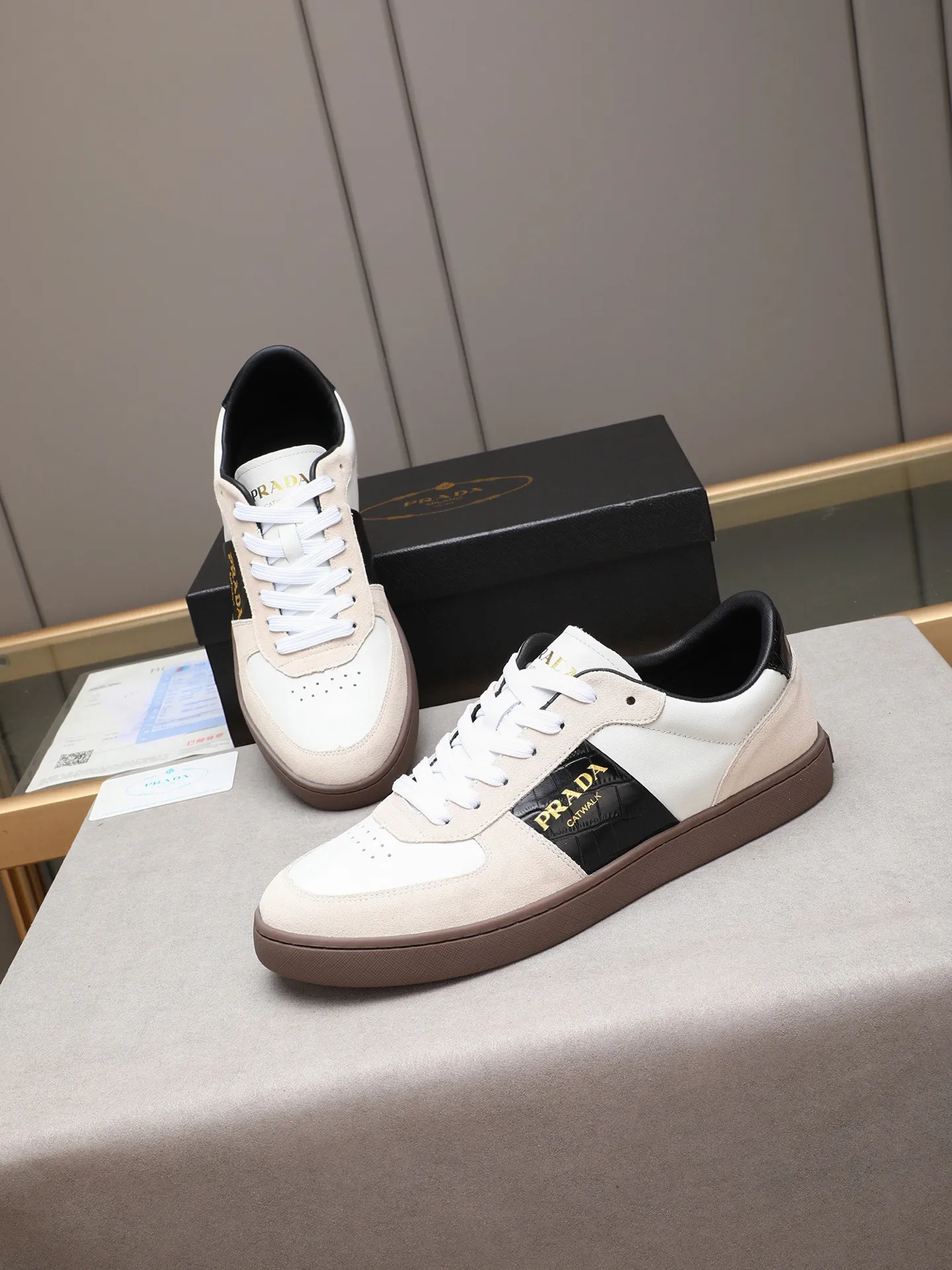 Men's shoes💰420💰 Brand: PRADA (Prada) Standard code: Men's code 38–44 (45 can be customized) Material: Original cowhide, breathable sheep lining Special outsole Style category: Men's fashionable casual sneakers Low-key luxury! Color: actual picture color